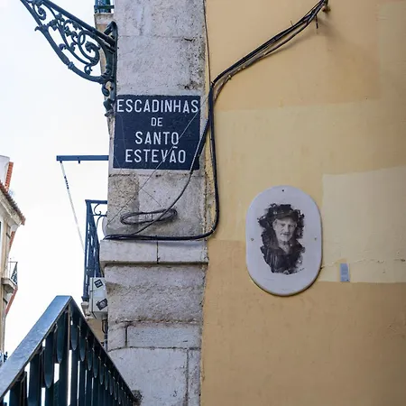 Apartment Crooked House Alfama Lisbon