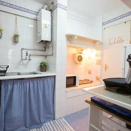 Crooked House Alfama Apartment Lissabon