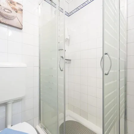 Crooked House Alfama Apartament *