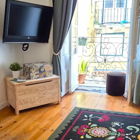 Crooked House Alfama *