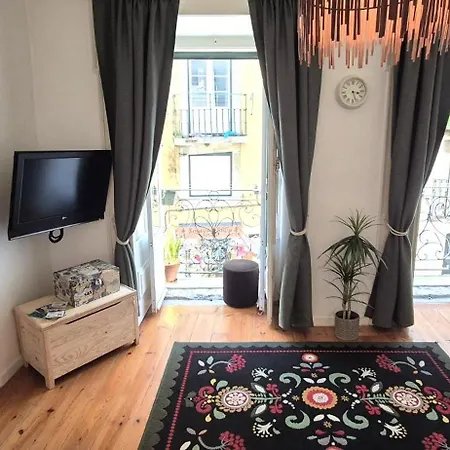 Crooked House Alfama Апартаменти