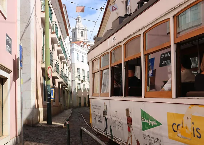 Crooked House Alfama *