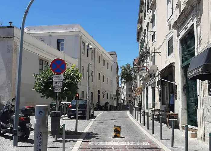 Crooked House Alfama