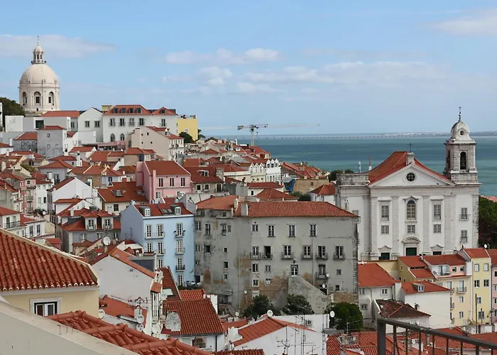 Crooked House Alfama شقة *