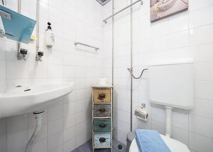 Crooked House Alfama *