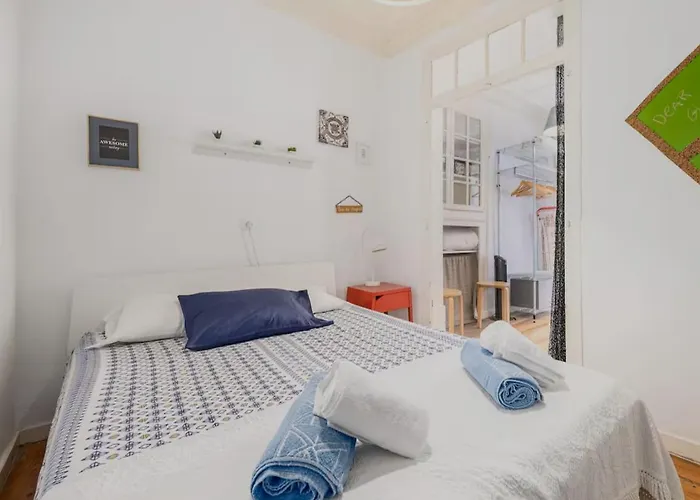 Crooked House Alfama شقة