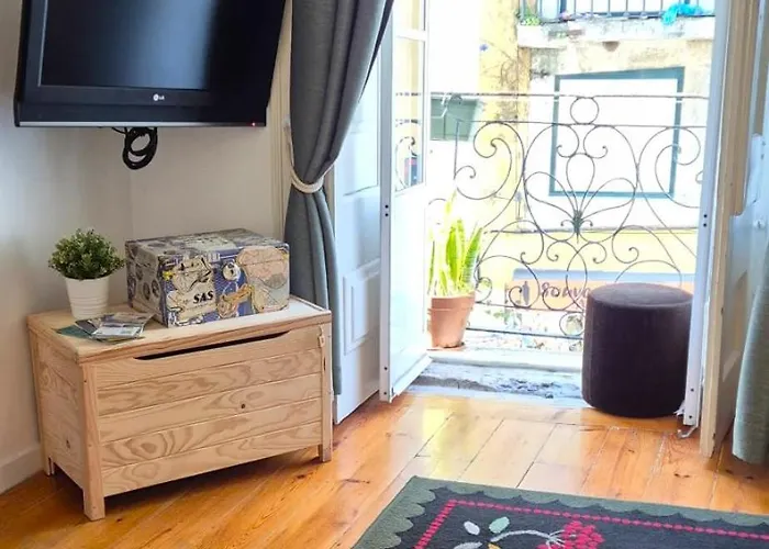 Crooked House Alfama *