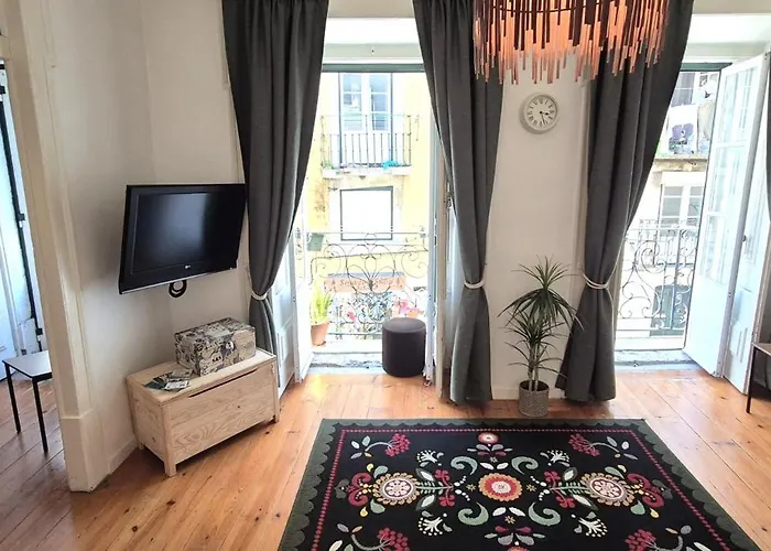 Crooked House Alfama شقة